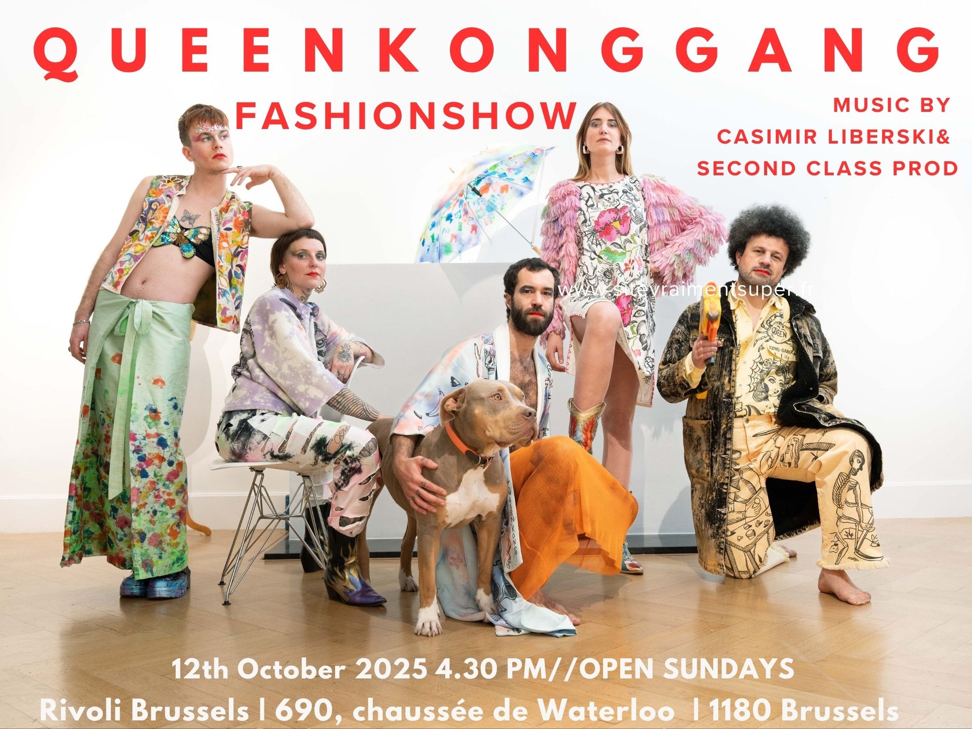 Charger la vidéo : Mystique Textile – The Queen Kong Gang Show@ Belgian Gallery, Brussels – 2025Enter the raw, sacred and vibrant world of Queen Kong Gang, a Brussels-based artwear brand where upcycled clothing becomes ritual, and each garment is a living relic.Filmed at the Belgian Gallery, t